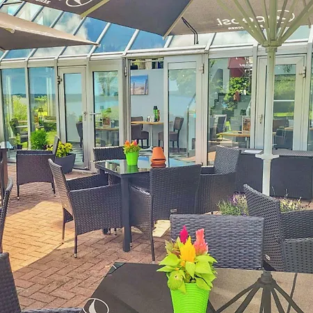 Inselhotel Kleiner Bodden מלון